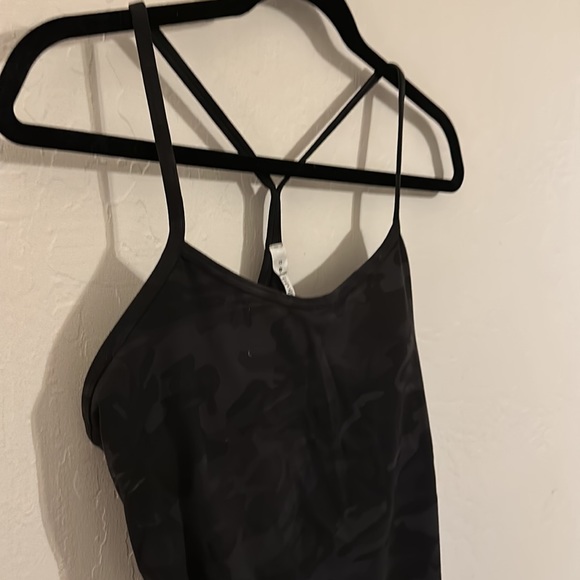 Lululemon fitness top - Picture 2 of 8